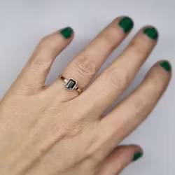 Fröken Fiona - Safir och diamantring i 18K guld