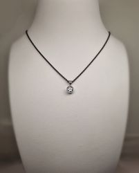 Lavendelfärgad Safir - hänge i 18K vitguld