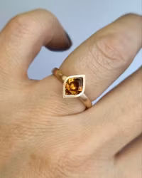 Eldfluga - unik Safirring i 18K guld