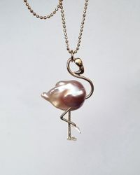 Flamingon Gertrud - pärlhänge i 18K guld