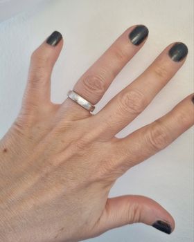 Rustic - slät ring med rå yta 4,5 mm