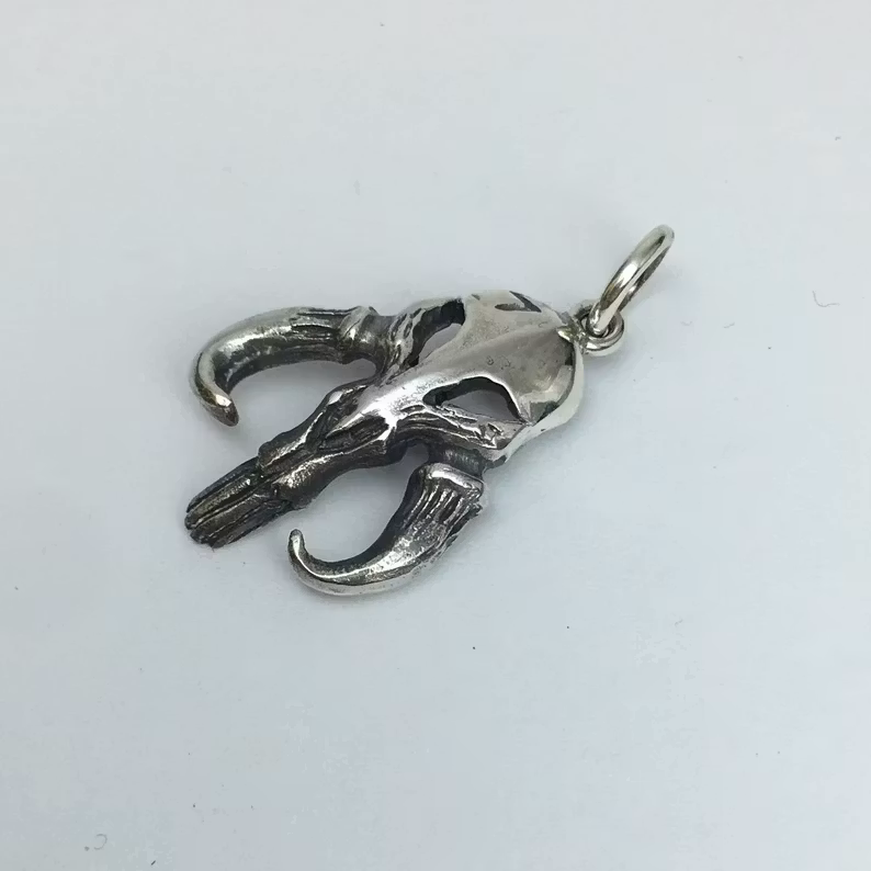 Mythosaur scull - hängsmycke i silver