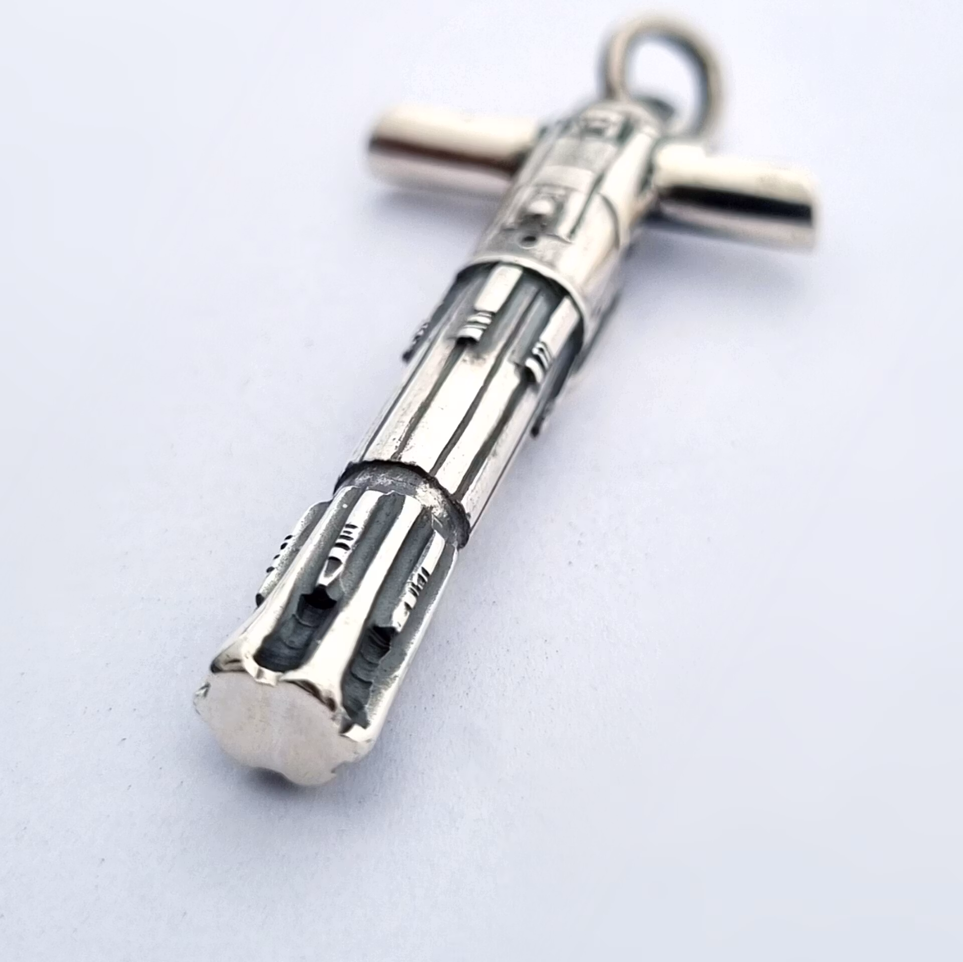 Kylo Ren's lightsaber - hängsmycke i silver
