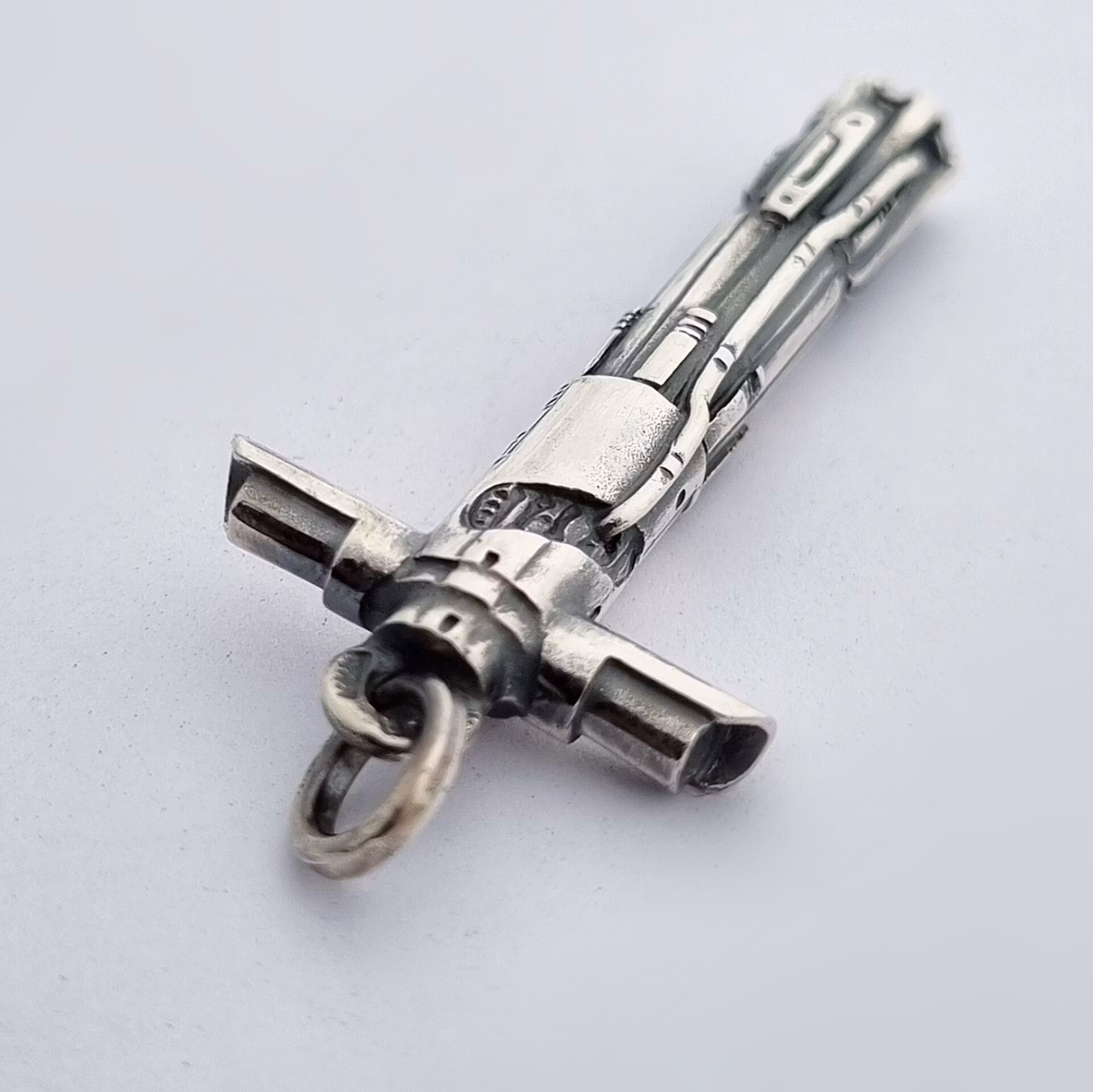 Kylo Ren's lightsaber - hängsmycke i silver