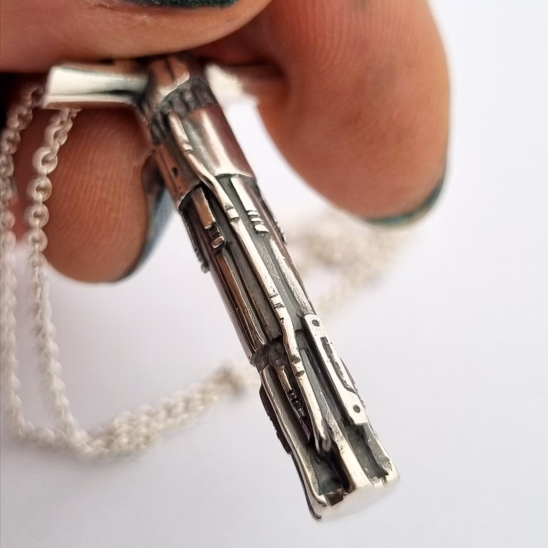Kylo Ren's lightsaber - hängsmycke i silver