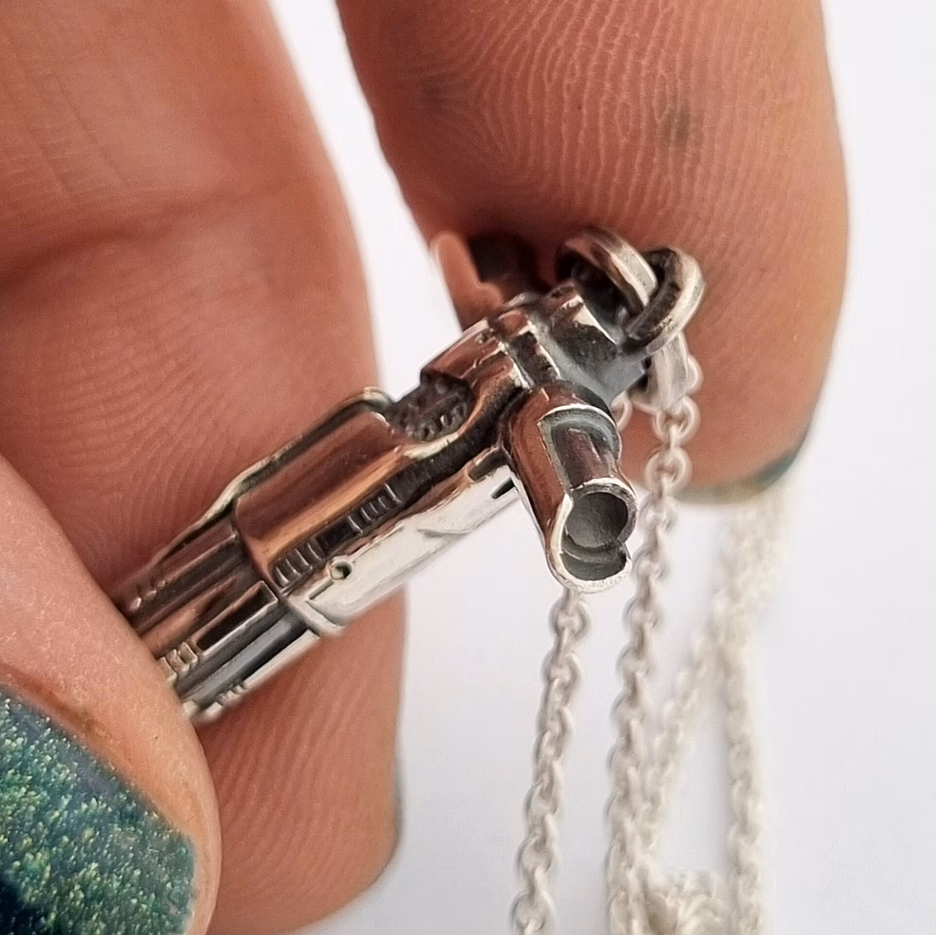 Kylo Ren's lightsaber - hängsmycke i silver