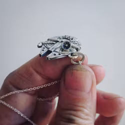 Millennium Falcon - hängsmycke i silver