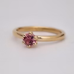 Precious six med rosa Safir - solitär i 18K guld