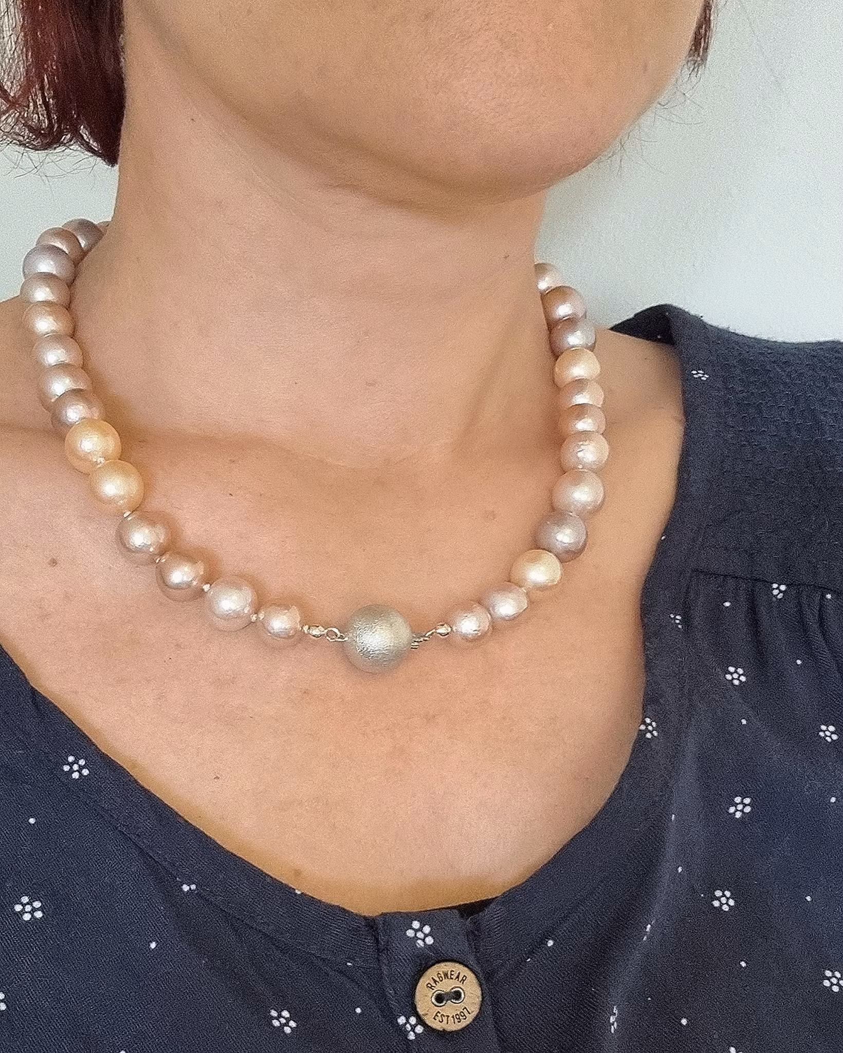 Stora sötvattenspärlor pastell - 47 cm collier