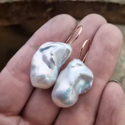 Ljuvliga barocka Sötvattenspärlor - örhängen i 18K guld