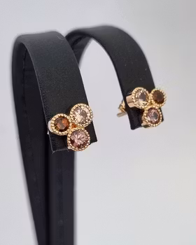 Three of Cloves - glittriga örhängen i 18K guld