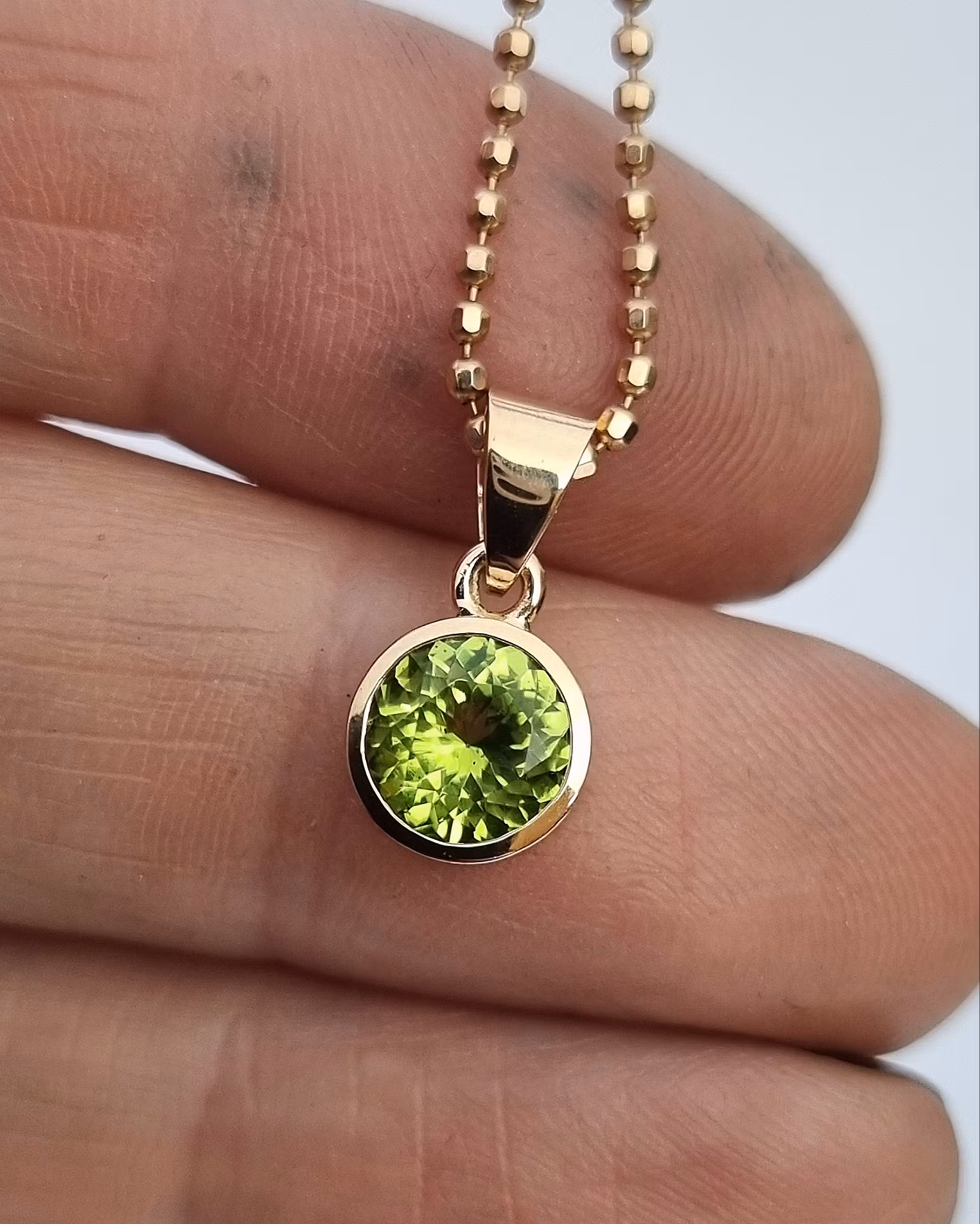 Fair Trade Peridot Mesa Verde - hänge i 18K guld