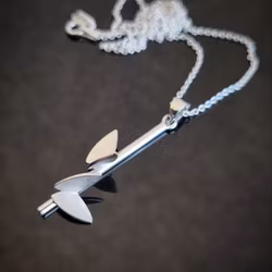 Fjäril på kvist - hänge i silver