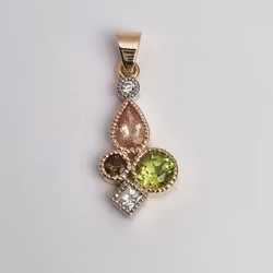 Gnisterkluster vol 2 - hänge i 18K guld