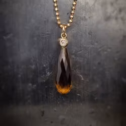 Honungskvarts med briljant - hänge i 18K guld