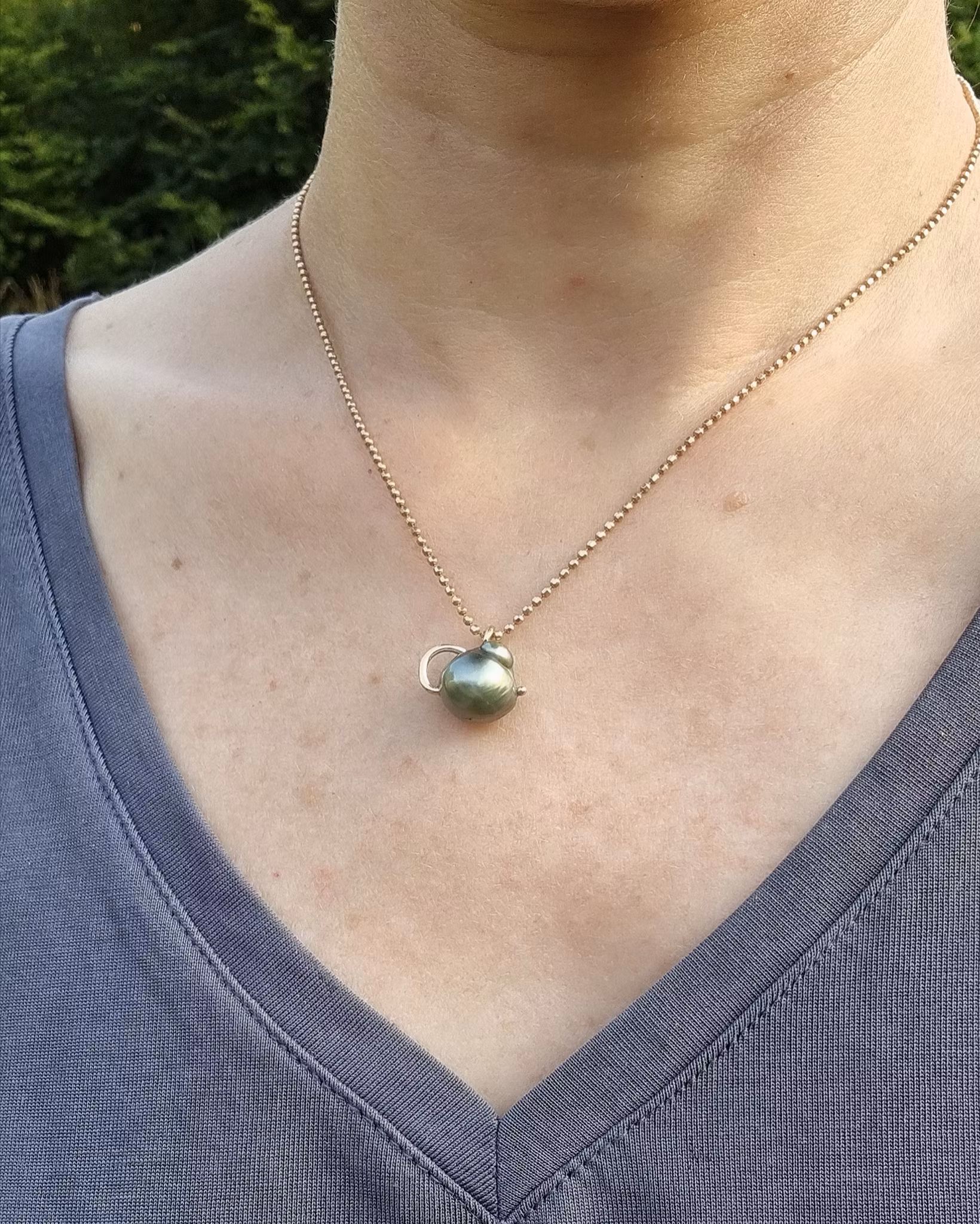 Baby Tahiti Mouse - pärlhänge i 18K guld