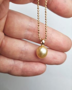 Guldaprikos söderhavspärla - hänge i 18K