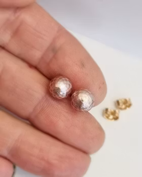Underbara facetterade sötvattenspärlor - örhängen i 18K