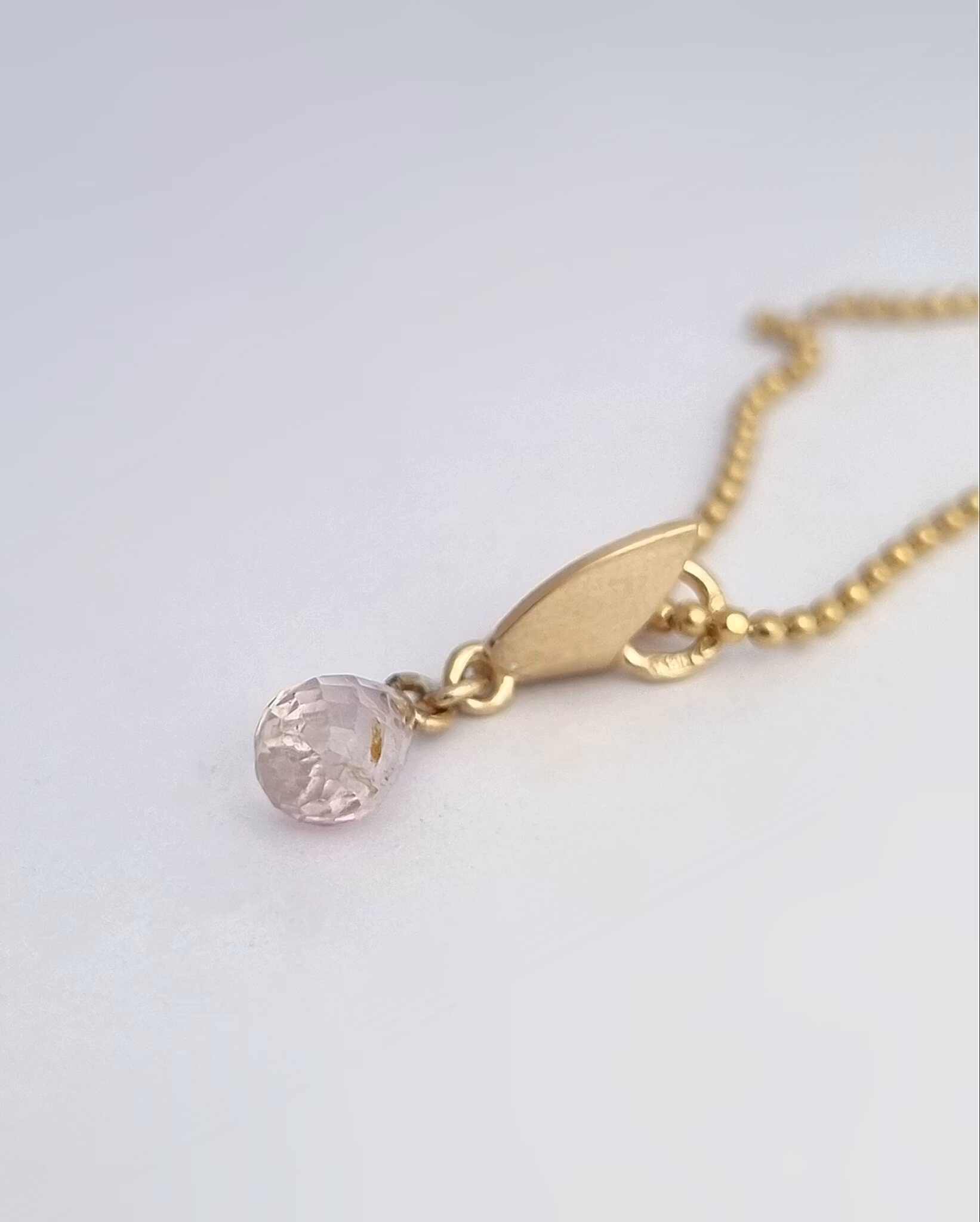 Fjäril på vift med rosa Turmalin - hänge i 18K guld