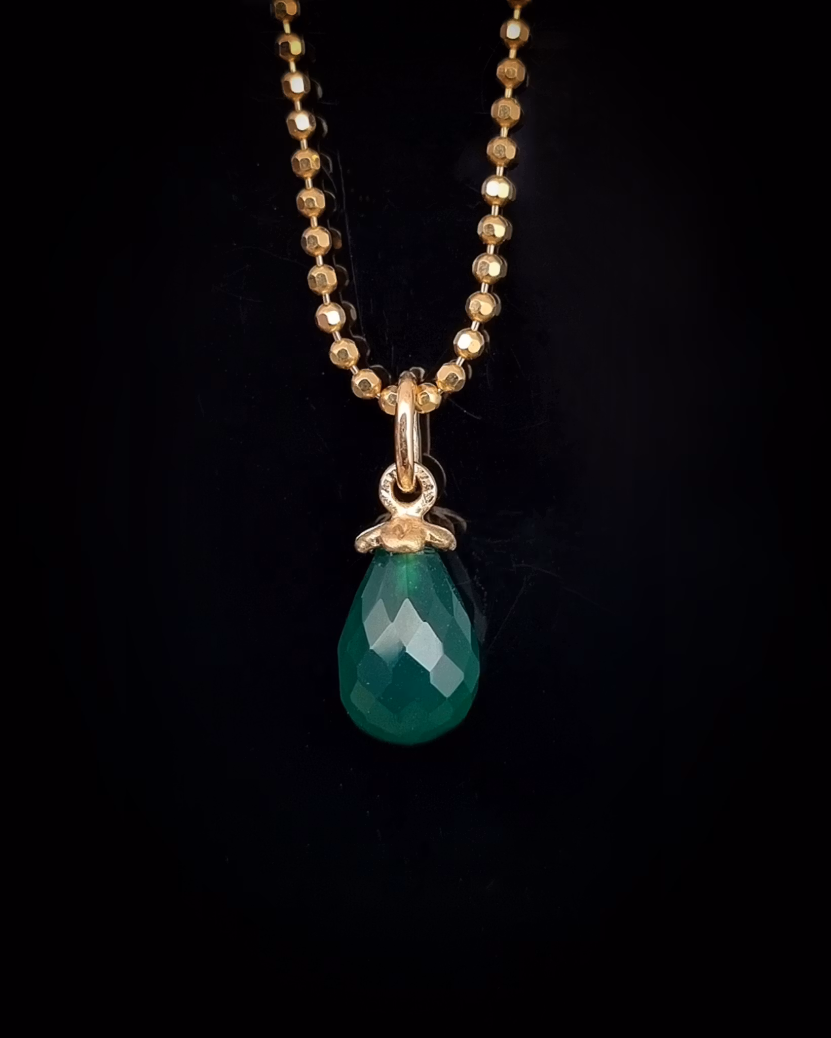 Smaragdgrön Agat - hänge i 18K