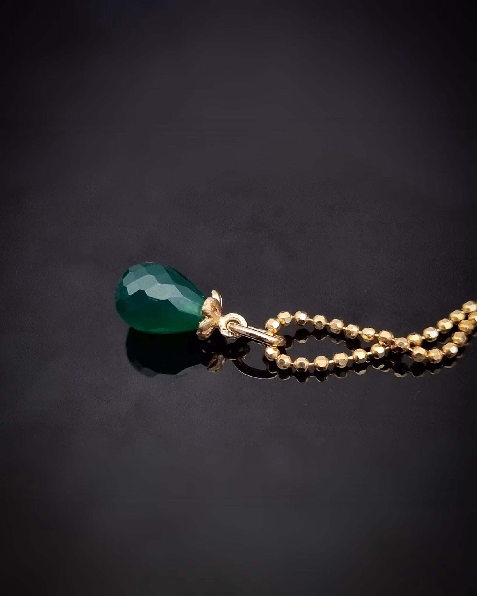 Smaragdgrön Agat - hänge i 18K