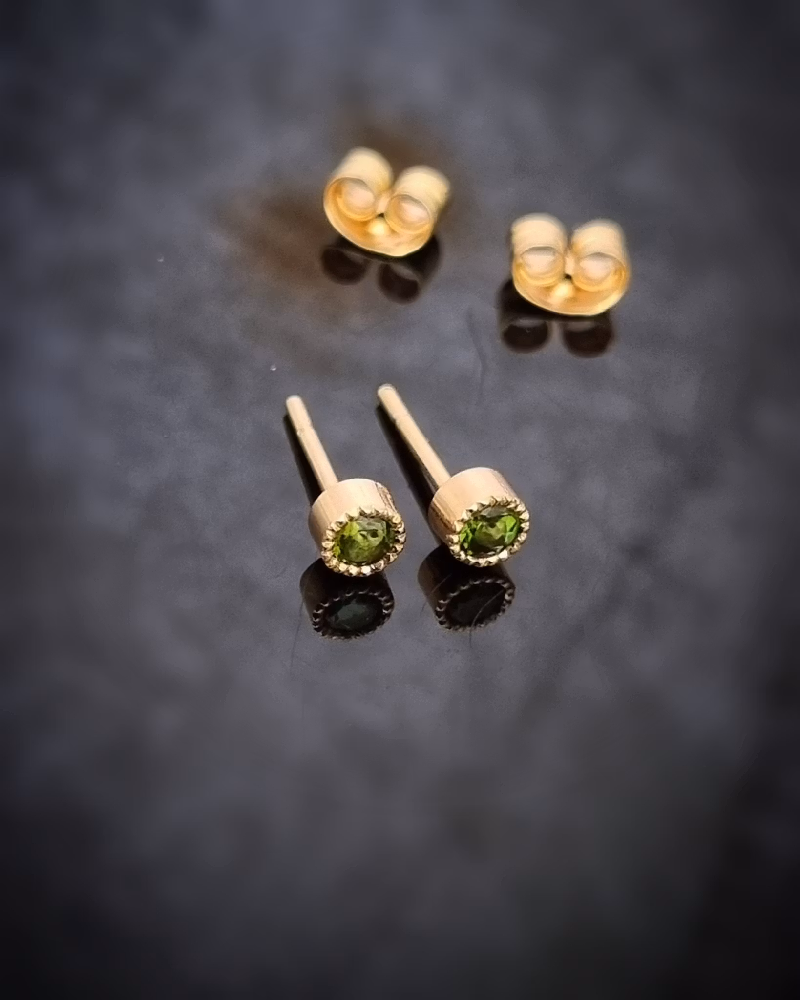 Gröna Turmaliner studs - örhängen i 18K guld
