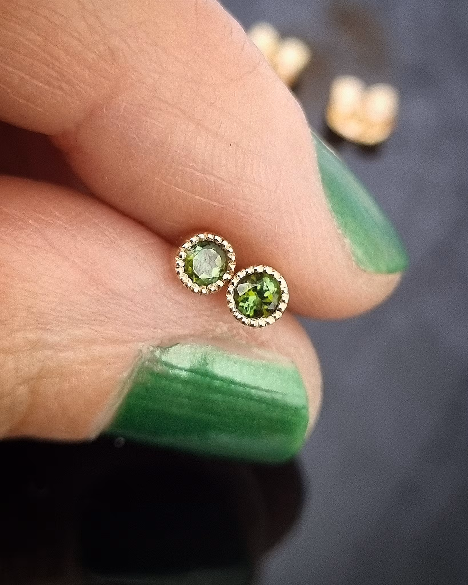 Gröna Turmaliner studs - örhängen i 18K guld
