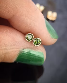 Gröna Turmaliner studs - örhängen i 18K guld
