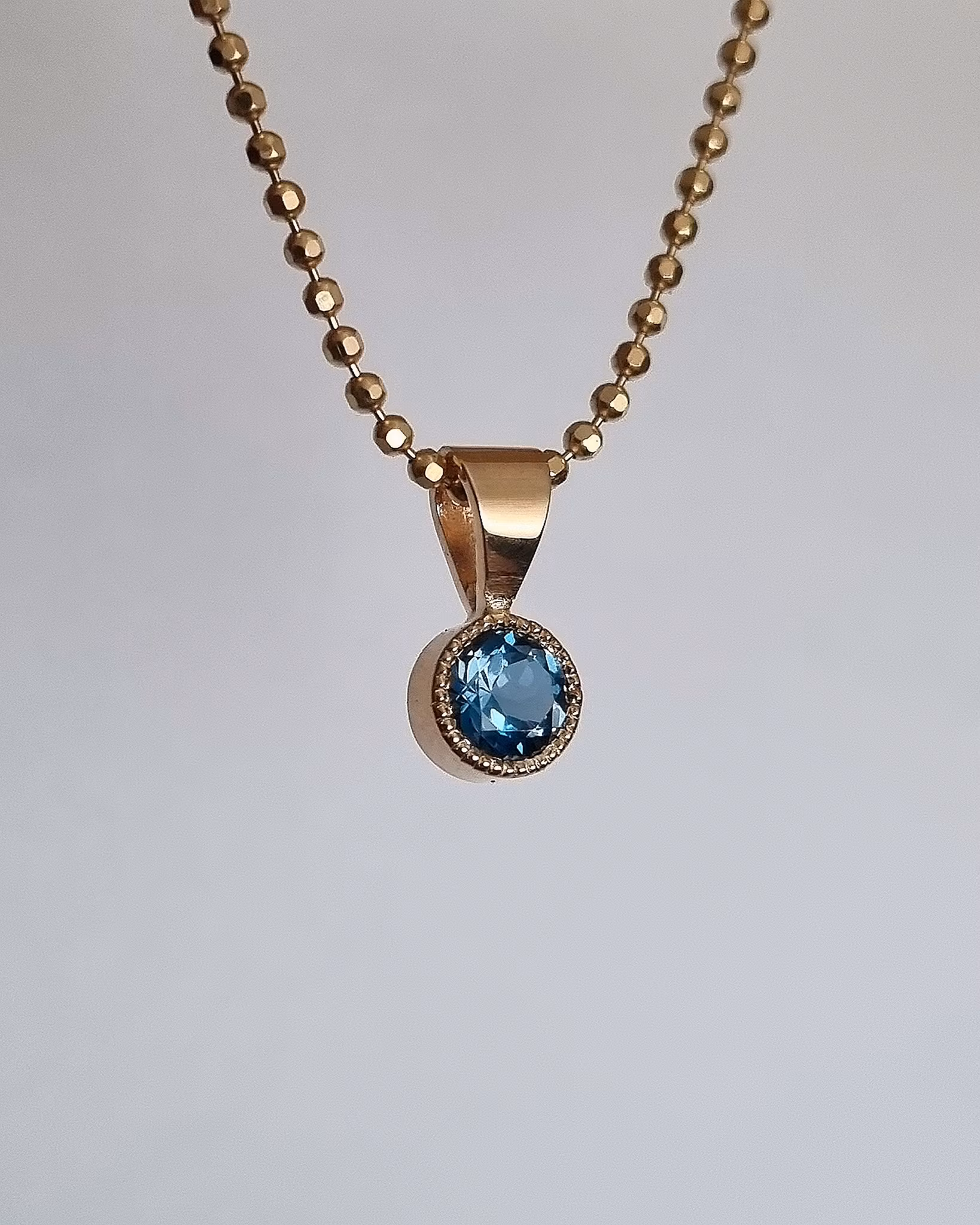 London Blue Topas - hänge i 18K guld