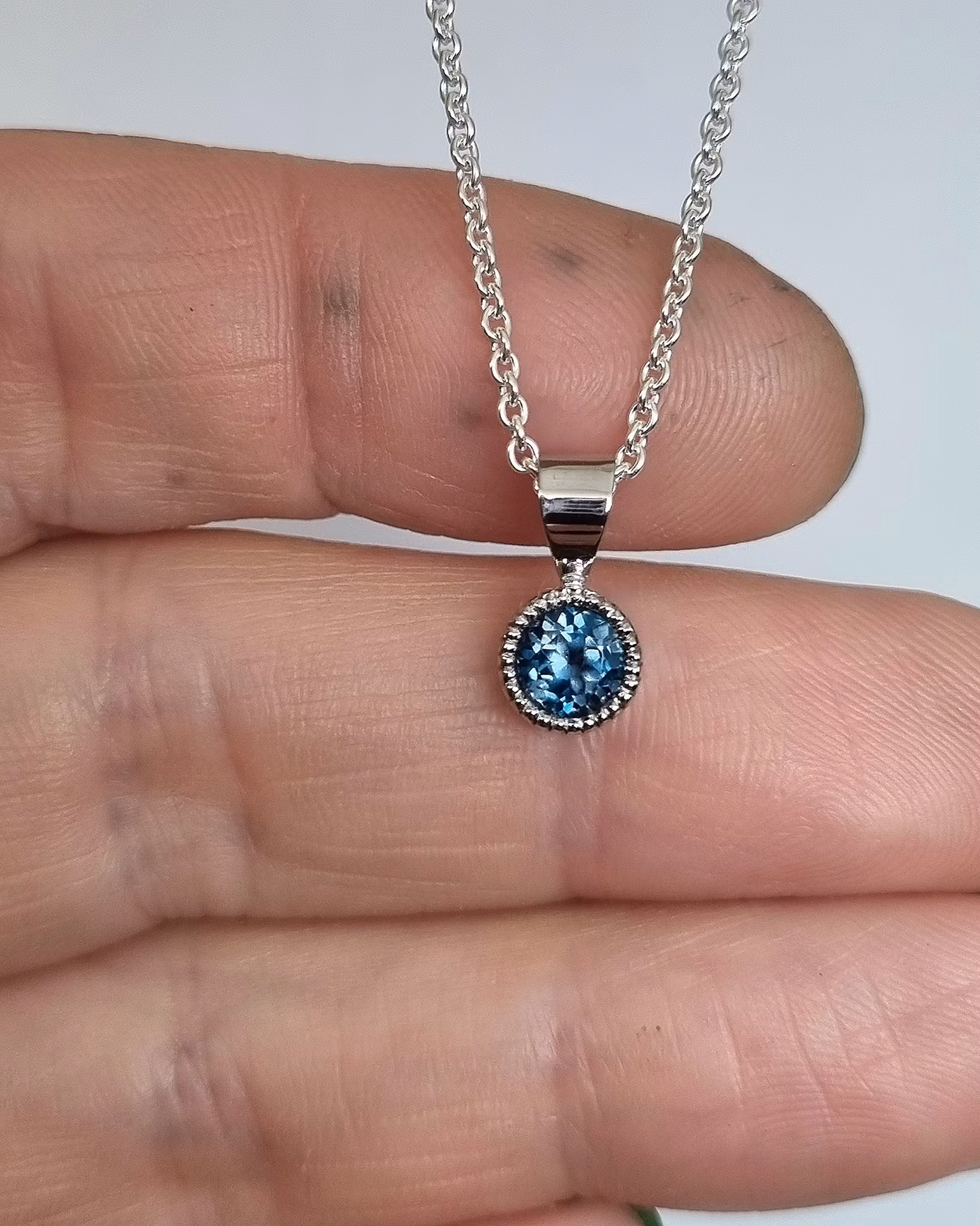 London Blue Topas - hänge i 18K vitt guld