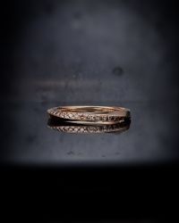 Twist - vriden alliansring i 18K guld