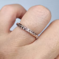 Twist - 18K vitguldsring med rosabruna Safirer