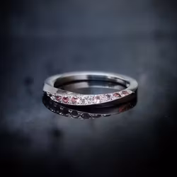 Twist - 18K vitguldsring med rosabruna Safirer