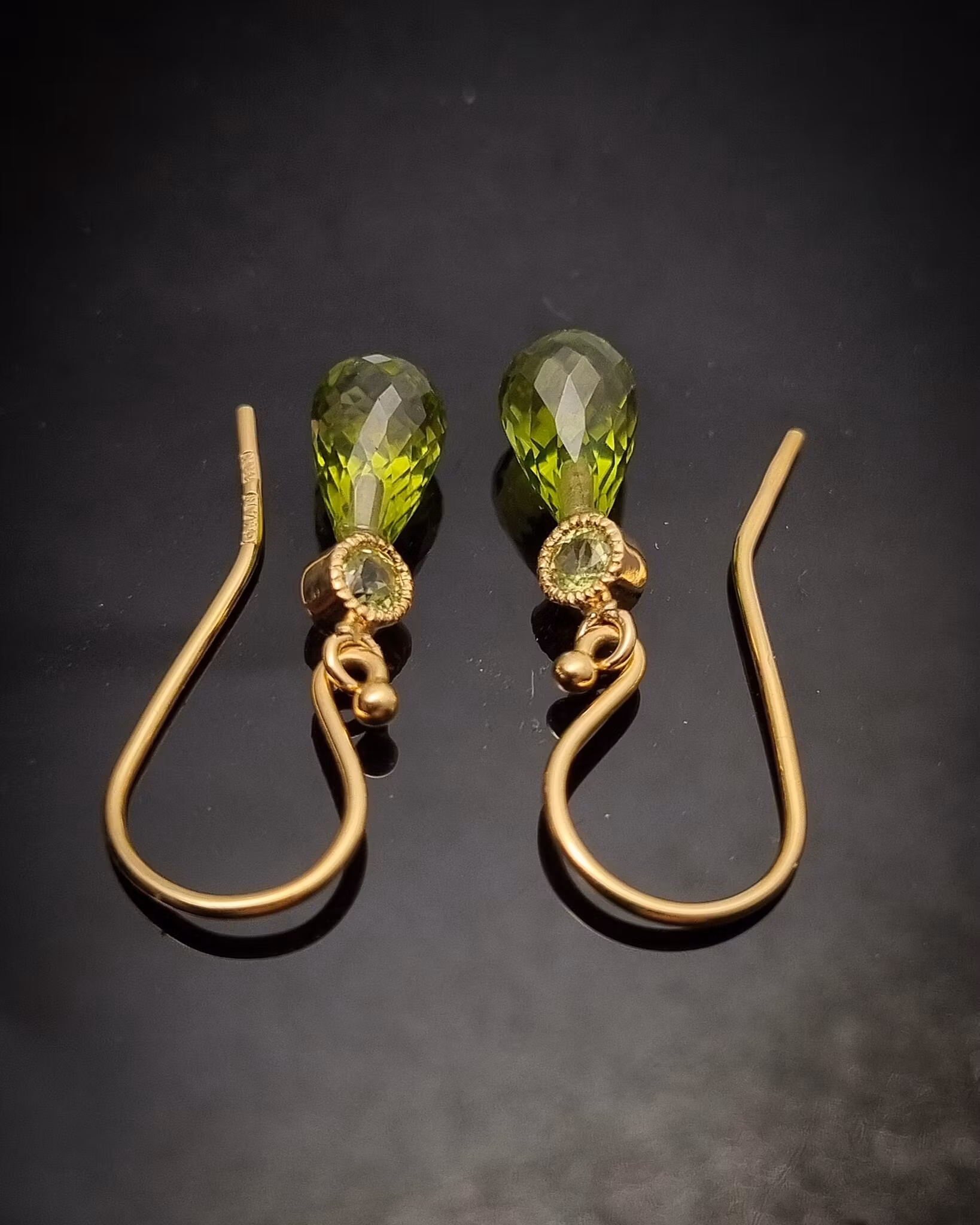 Peridot med Peridot- örhängen i 18K