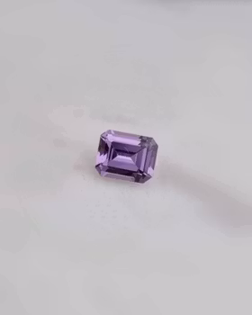 Ljuslila Safir 4 x 6 mm smaragdslipad - 'made by order'