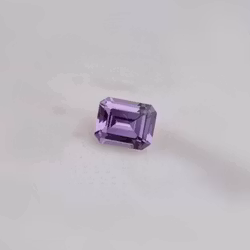 Ljuslila Safir 4 x 6 mm smaragdslipad - 'made by order'