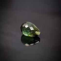 Sällsynt fynd - Grön Turmalin briolette cut - 'made by order'