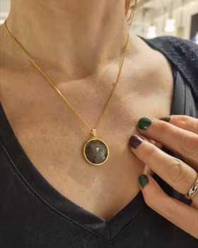 Safir 10,26 ct - hänge i guld
