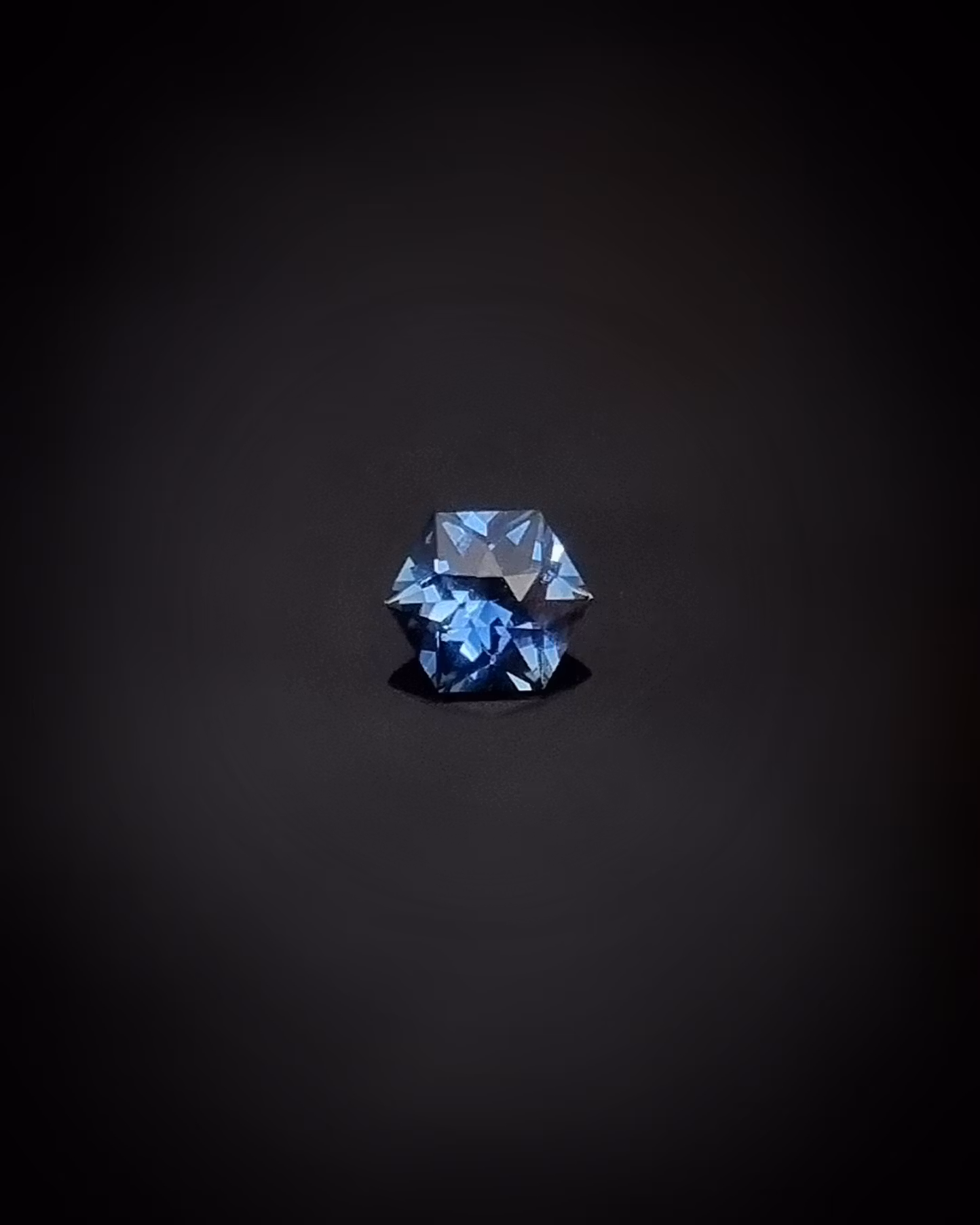 Klarblå Safir hexagonslipad - 'made by order'