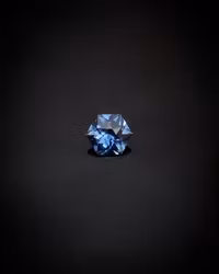 Klarblå Safir hexagonslipad - 'made by order'