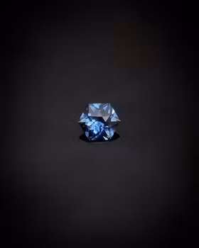 Klarblå Safir hexagonslipad - 'made by order'