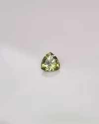 Limegrön Safir 4,6 mm trilliant - 'made by order'