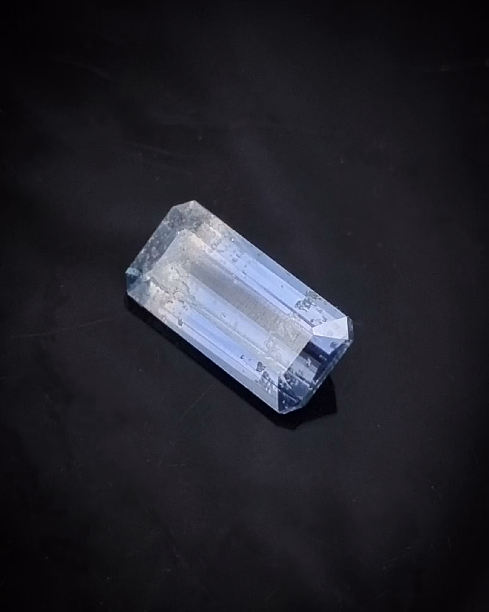 Safir 2,24 ct bicolour smaragdslipad - 'made by order'