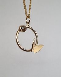 Fjäril på ring med coffeediamant 0,35 ct - hänge i 18K guld