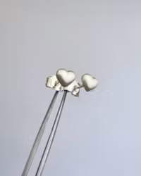 Tiny heart studs - örhängen i silver