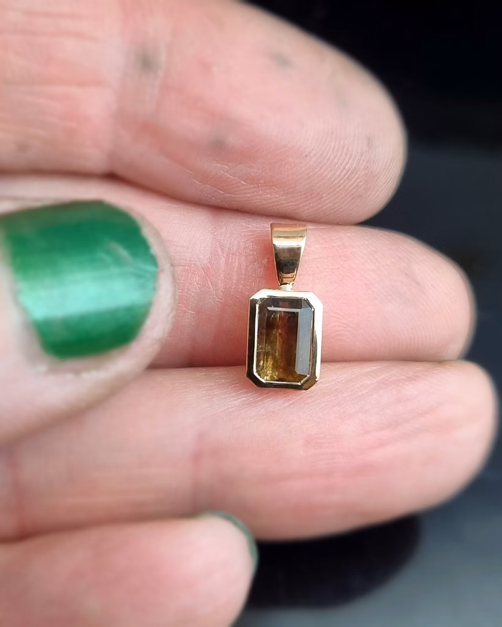 Bicolour Safir 1,42 ct - hänge i 18K guld