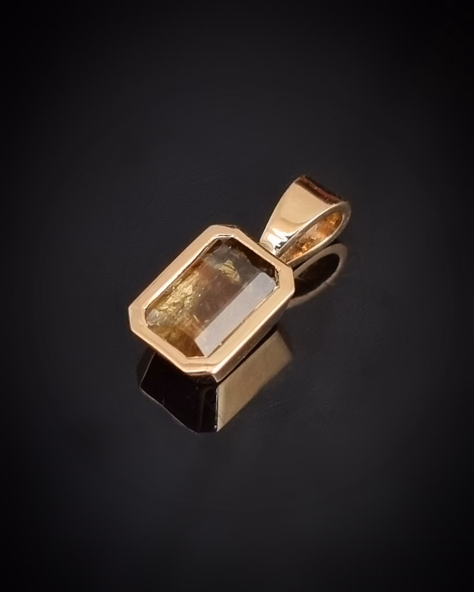 Bicolour Safir 1,42 ct - hänge i 18K guld