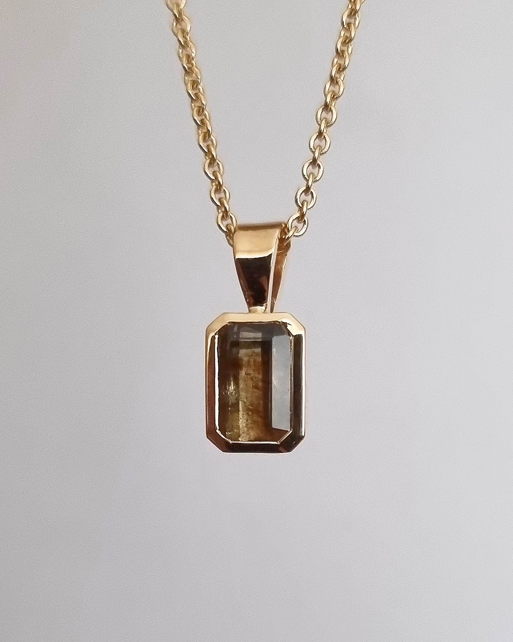 Bicolour Safir 1,42 ct - hänge i 18K guld
