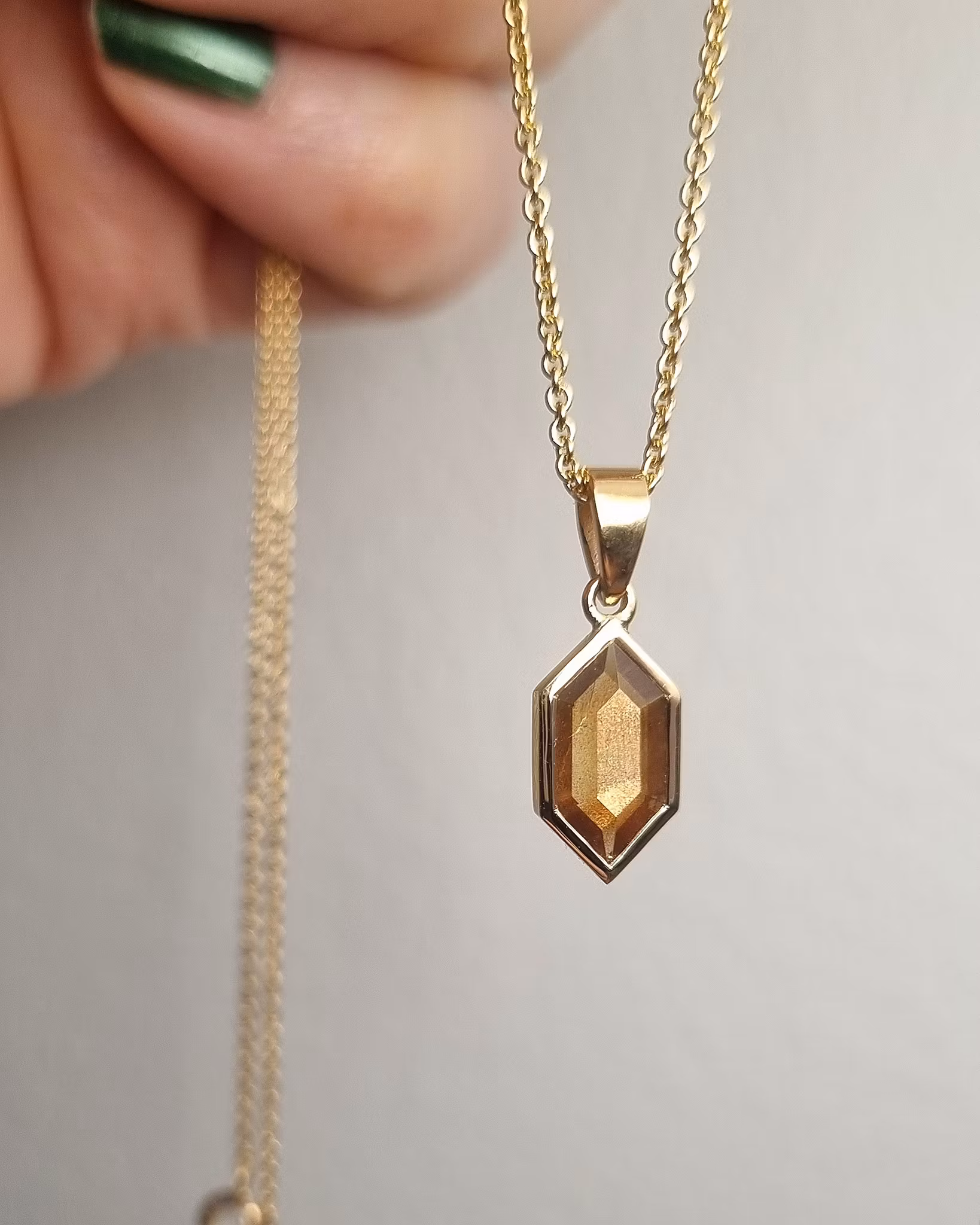 Zelda - Safirhänge i 18K guld