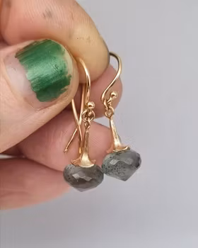 Änglatrumpet med Mossaquamariner - örhängen i 18K guld